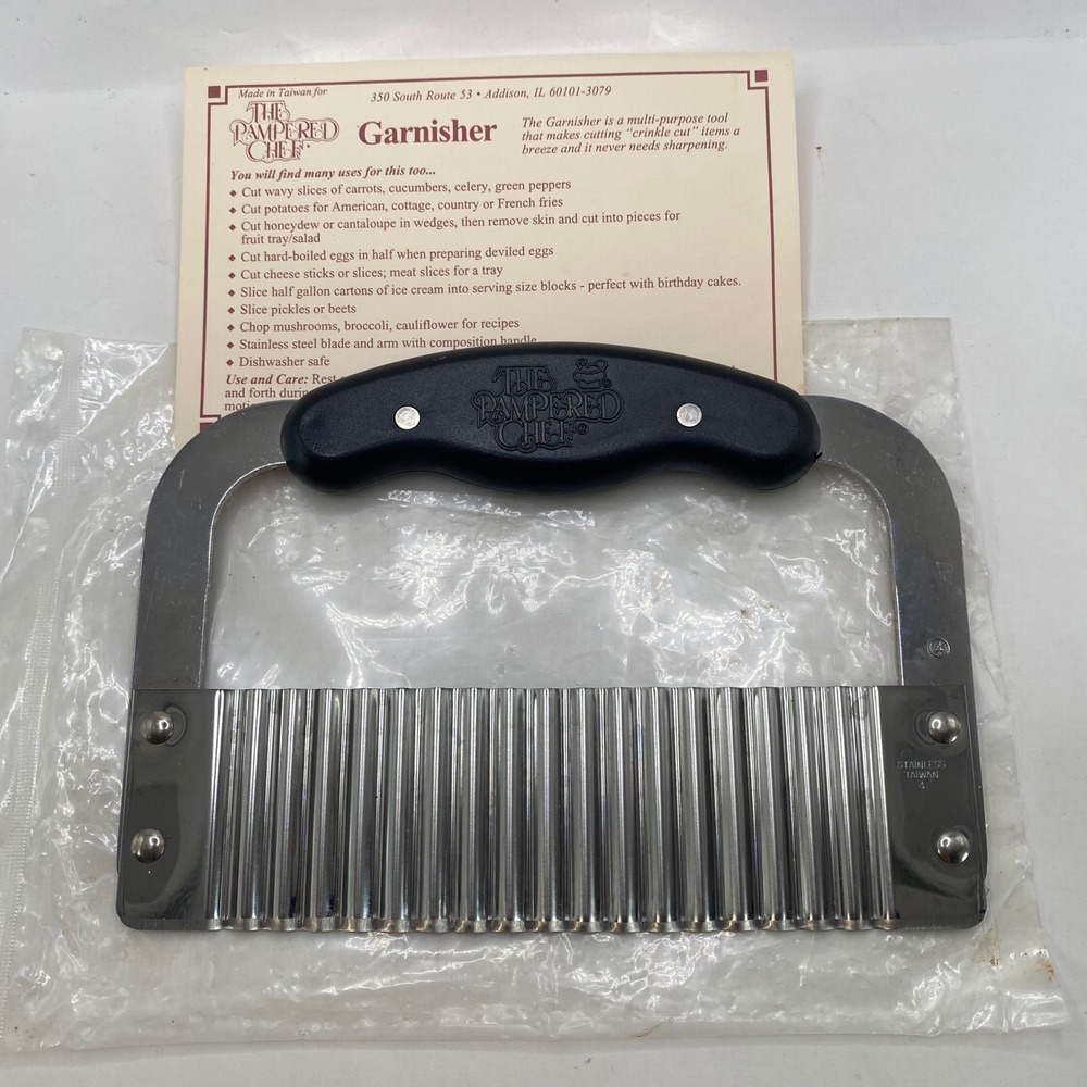Pampered Chef Garnisher 1090 Wavy Crinkle Cut Slicer Silver Black Stainless